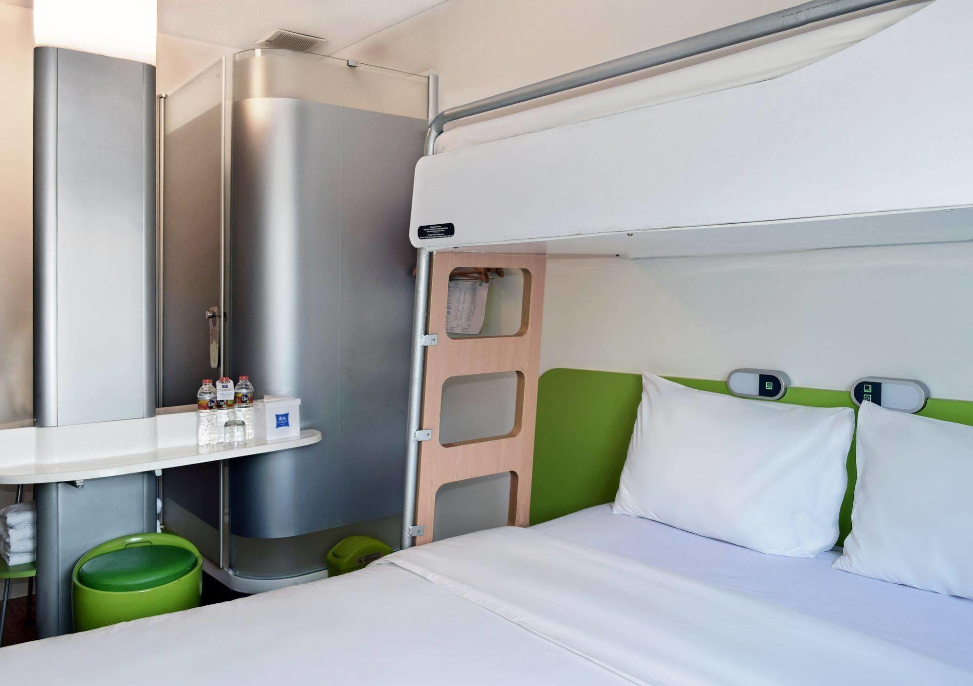Ibis Budget Semarang Tendean Eksteriør billede
